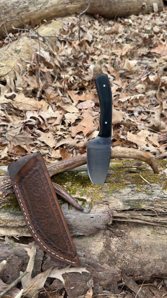 Signature blade in Black paper micarta w/White G10 pins