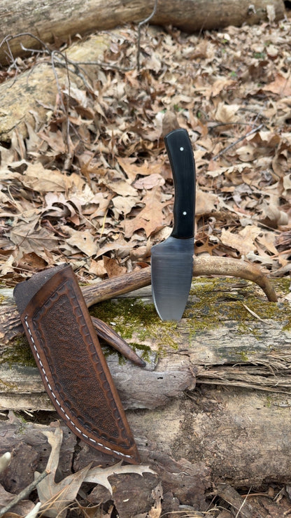 Signature blade in Black paper micarta w/White G10 pins